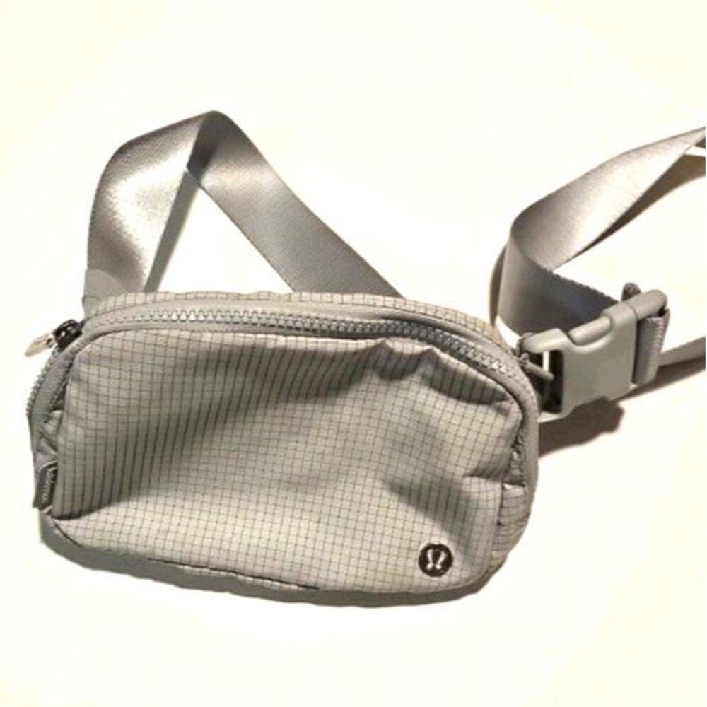 Lululemon Grid Pattern Hiking Waist Pack Adjustable Size Zip Closure 2 Pockets